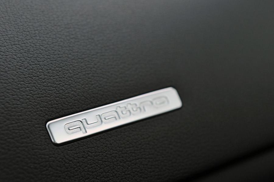 Детали интерьера Audi RS5 Coupe 2012 года  (NA) (фото 28 из 104)